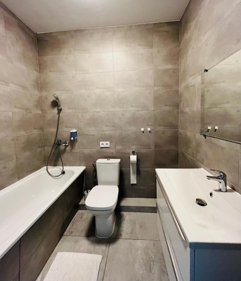 Airport Comfy Guest Home Varsavia Esterno foto