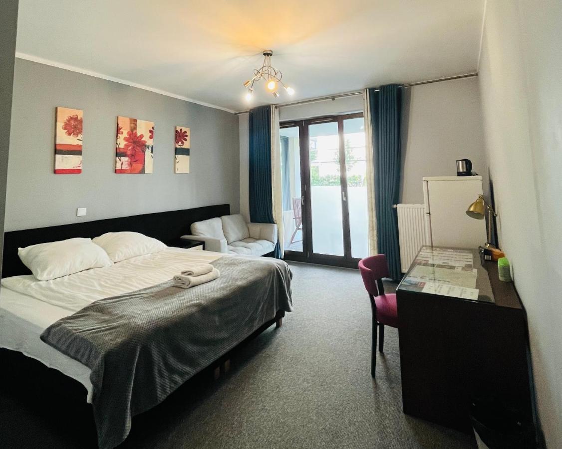 Airport Comfy Guest Home Varsavia Esterno foto