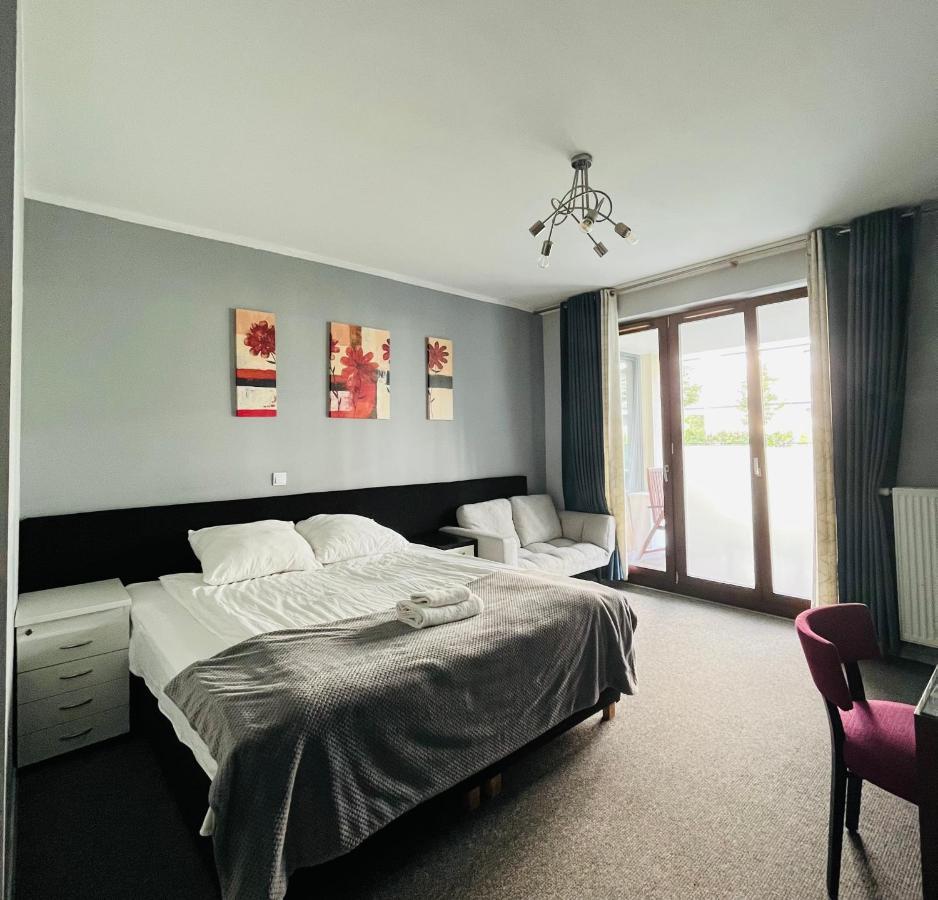 Airport Comfy Guest Home Varsavia Esterno foto