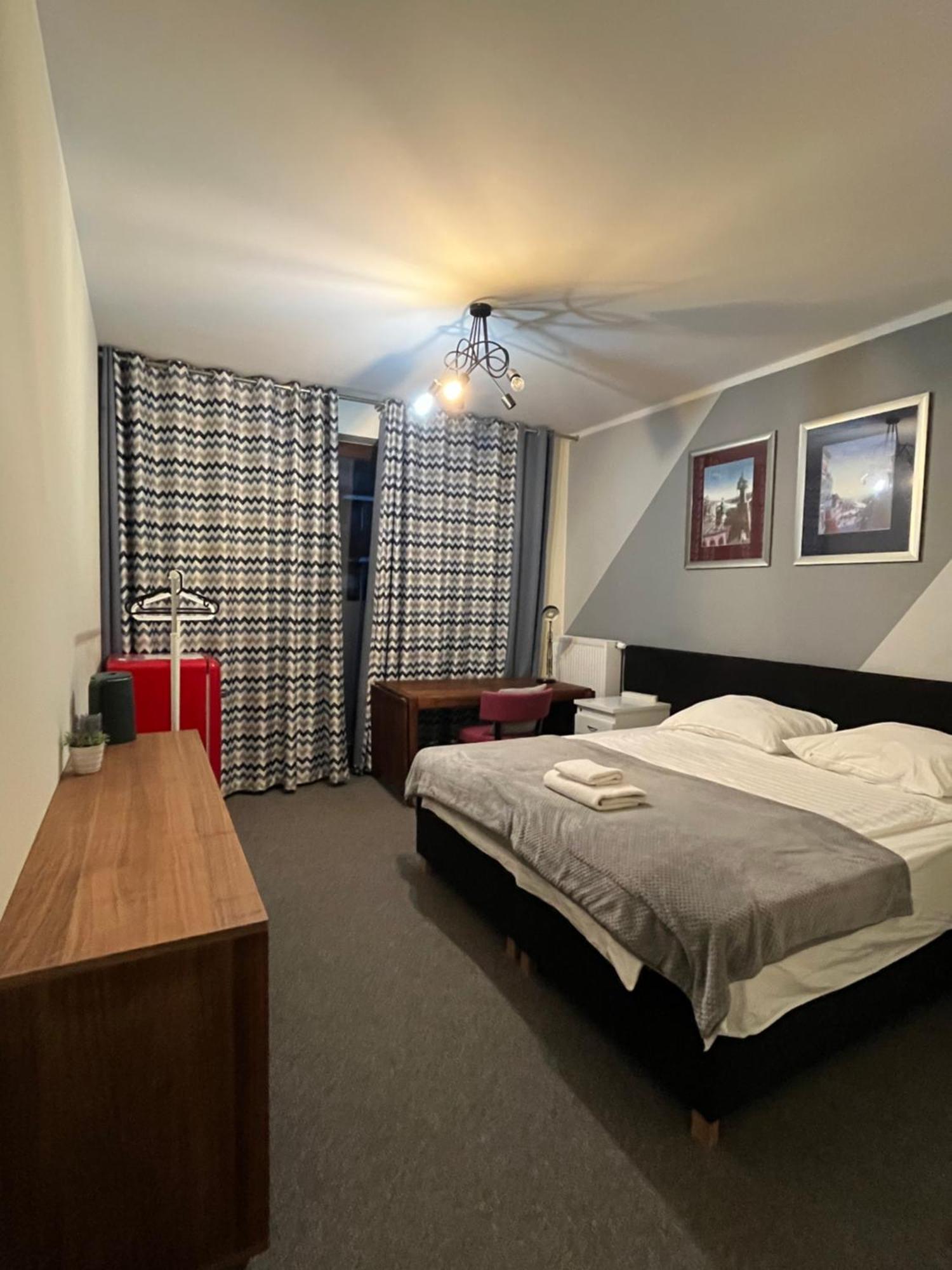 Airport Comfy Guest Home Varsavia Esterno foto