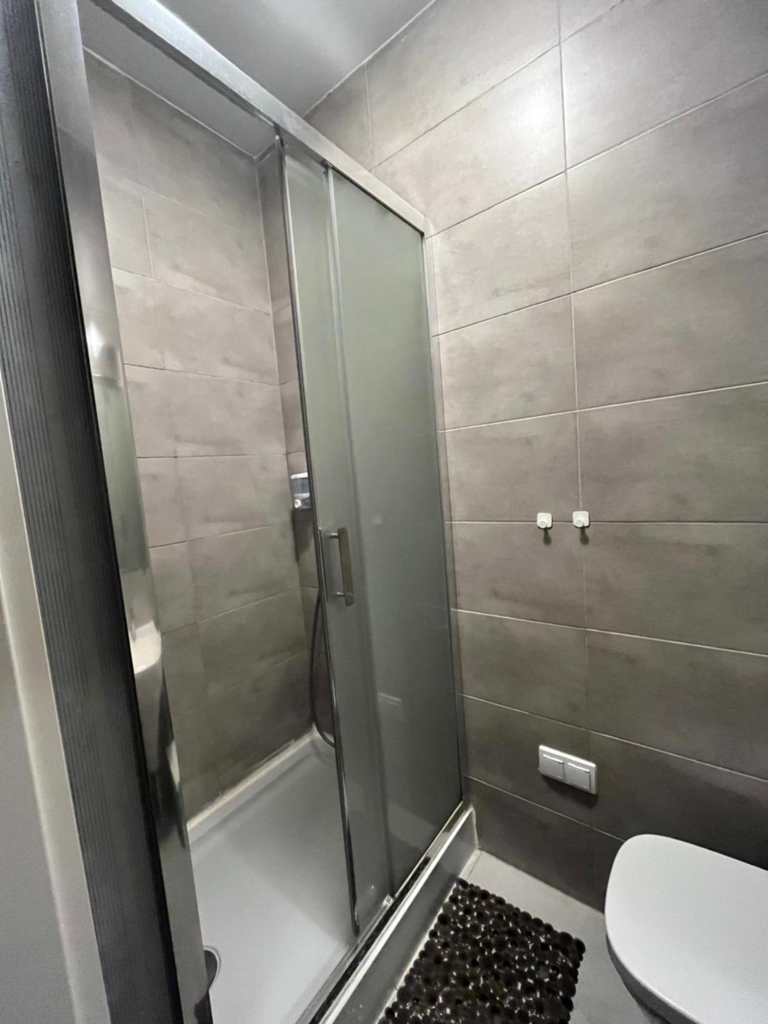 Airport Comfy Guest Home Varsavia Esterno foto
