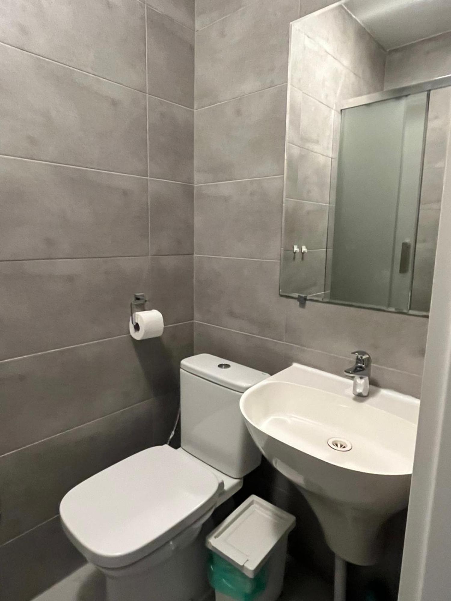 Airport Comfy Guest Home Varsavia Esterno foto
